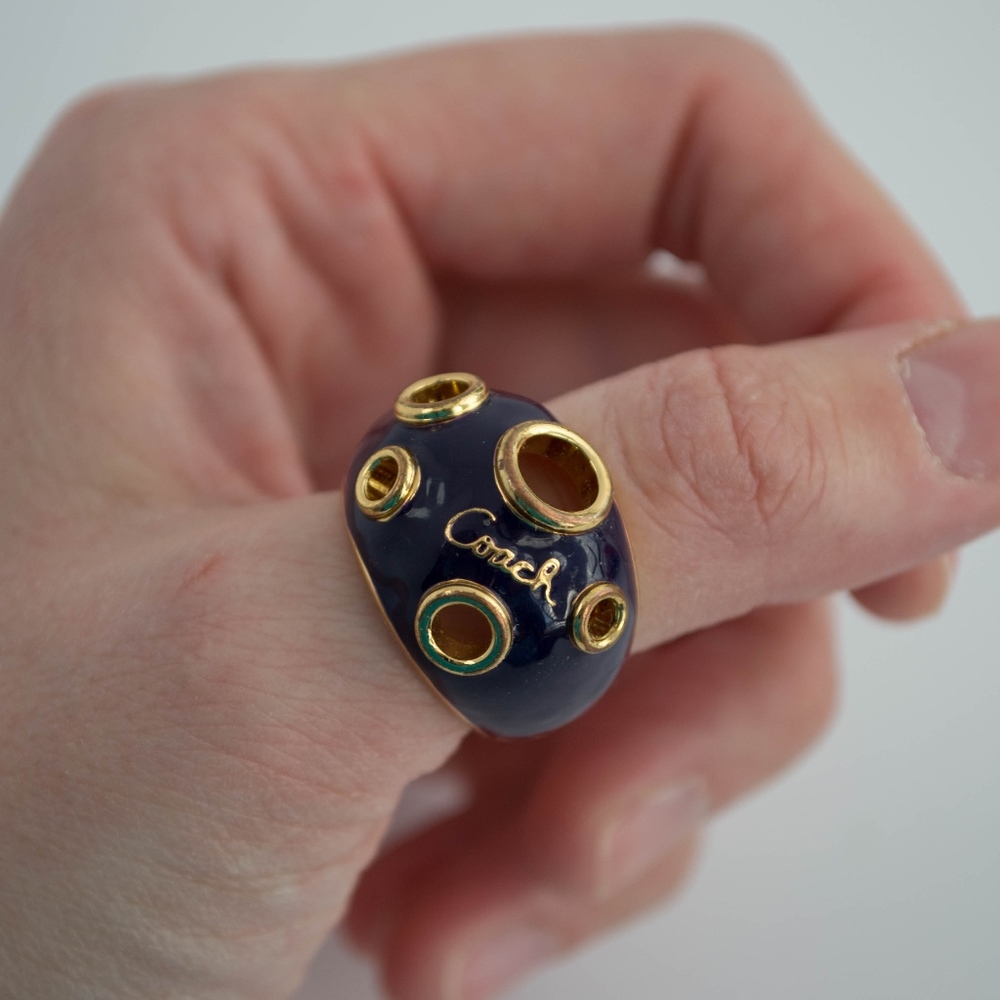 Coach circles bubble ring